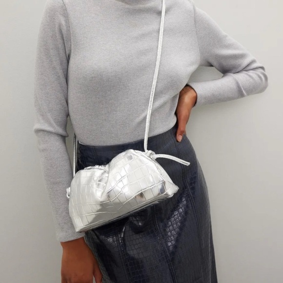 Mansur Gavriel silver metallic cloud clutch convertible shoulder bag holiday - Picture 15 of 15